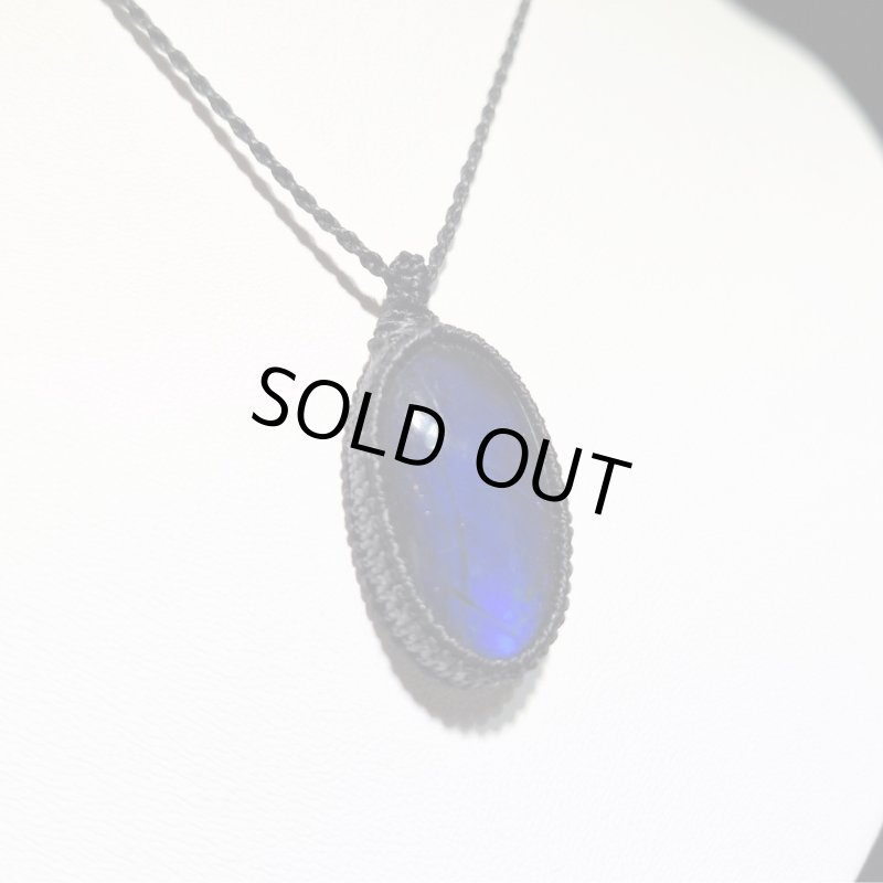 画像2: ☆10/03UP☆超DEEP！！レインボー＆ディープブルーラブラドライトシリーズ：美しい古代の記憶の残るAAAハイクオリティ天然ラブラドライト： Pyramid Soul（ピラミッドソウル） (2)