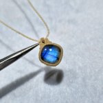 画像1: ☆11/05UP☆先生作品：ハクオリティラブラドライト：マイクロマクラメジュエリーシリーズ：満月の世界へ:神聖なる世界：蒼羽（そうう） (1)