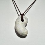 画像1: ☆11/05UP☆国石！幻の糸魚川翡翠：国内採取、国内勾玉研磨店長保証：美しい翡翠の勾玉です：今では採取困難：清流の記憶（Seiryū no Kioku） (1)