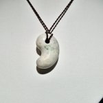 画像4: ☆11/05UP☆国石！幻の糸魚川翡翠：国内採取、国内勾玉研磨店長保証：美しい翡翠の勾玉です：今では採取困難：清流の記憶（Seiryū no Kioku） (4)