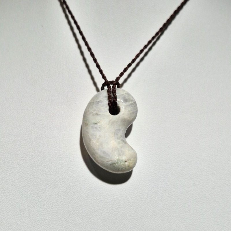 画像5: ☆11/05UP☆国石！幻の糸魚川翡翠：国内採取、国内勾玉研磨店長保証：美しい翡翠の勾玉です：今では採取困難：清流の記憶（Seiryū no Kioku） (5)