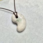 画像6: ☆11/05UP☆国石！幻の糸魚川翡翠：国内採取、国内勾玉研磨店長保証：美しい翡翠の勾玉です：今では採取困難：清流の記憶（Seiryū no Kioku） (6)