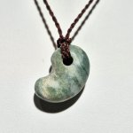 画像2: ☆11/05UP☆国石！幻の糸魚川翡翠：国内採取、国内勾玉研磨店長保証：美しい翡翠の勾玉です：今では採取困難：風ノ勾玉（Kaze no Magatama） (2)