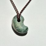 画像4: ☆11/05UP☆国石！幻の糸魚川翡翠：国内採取、国内勾玉研磨店長保証：美しい翡翠の勾玉です：今では採取困難：風ノ勾玉（Kaze no Magatama） (4)