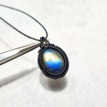 画像1: ☆11/05UP☆先生作品：ハクオリティラブラドライト：マイクロマクラメジュエリーシリーズ：満月の世界へ:神聖なる世界：光ノ雫（ひかりのしずく） (1)