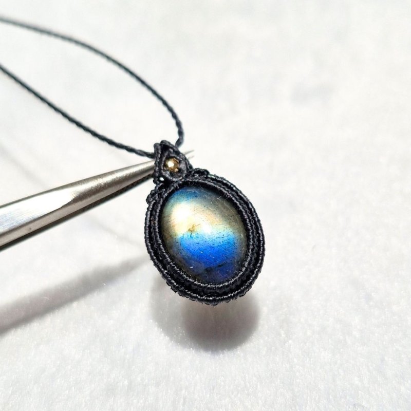 画像1: ☆11/05UP☆先生作品：ハクオリティラブラドライト：マイクロマクラメジュエリーシリーズ：満月の世界へ:神聖なる世界：光ノ雫（ひかりのしずく） (1)