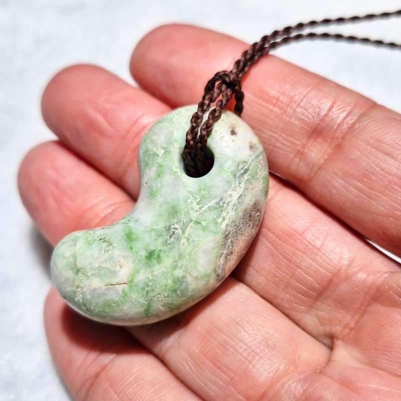 画像4: ☆11/05UP☆国石！幻の糸魚川翡翠：国内採取、国内勾玉研磨店長保証：美しい翡翠の勾玉です：今では採取困難：翡翠峡（Hisui-kyō） (4)