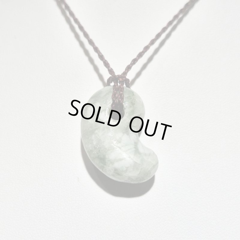 画像4: ☆11/05UP☆国石！幻の糸魚川翡翠：国内採取、国内勾玉研磨店長保証：美しい翡翠の勾玉です：今では採取困難：蒼穹ノ護（Sōkyū no Mamori (4)