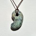 画像1: ☆11/05UP☆国石！幻の糸魚川翡翠：国内採取、国内勾玉研磨店長保証：美しい翡翠の勾玉です：今では採取困難：黎明の石（Reimei no Ishi） (1)