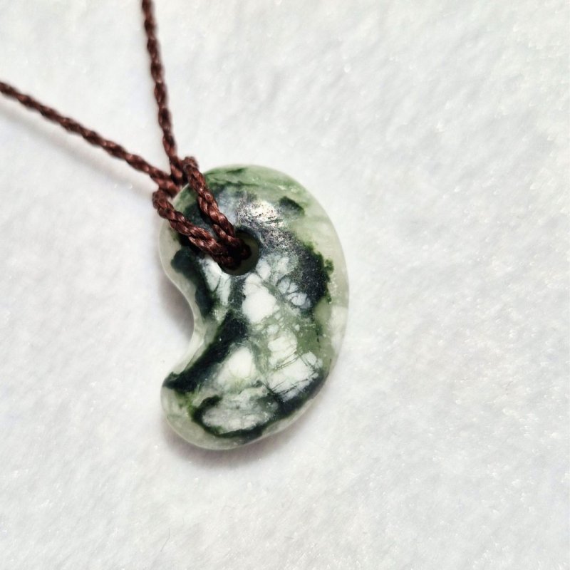 画像1: ☆11/05UP☆国石！幻の糸魚川翡翠：国内採取、国内勾玉研磨店長保証：美しい翡翠の勾玉です：今では採取困難：蒼穹ノ護（Sōkyū no Mamori (1)