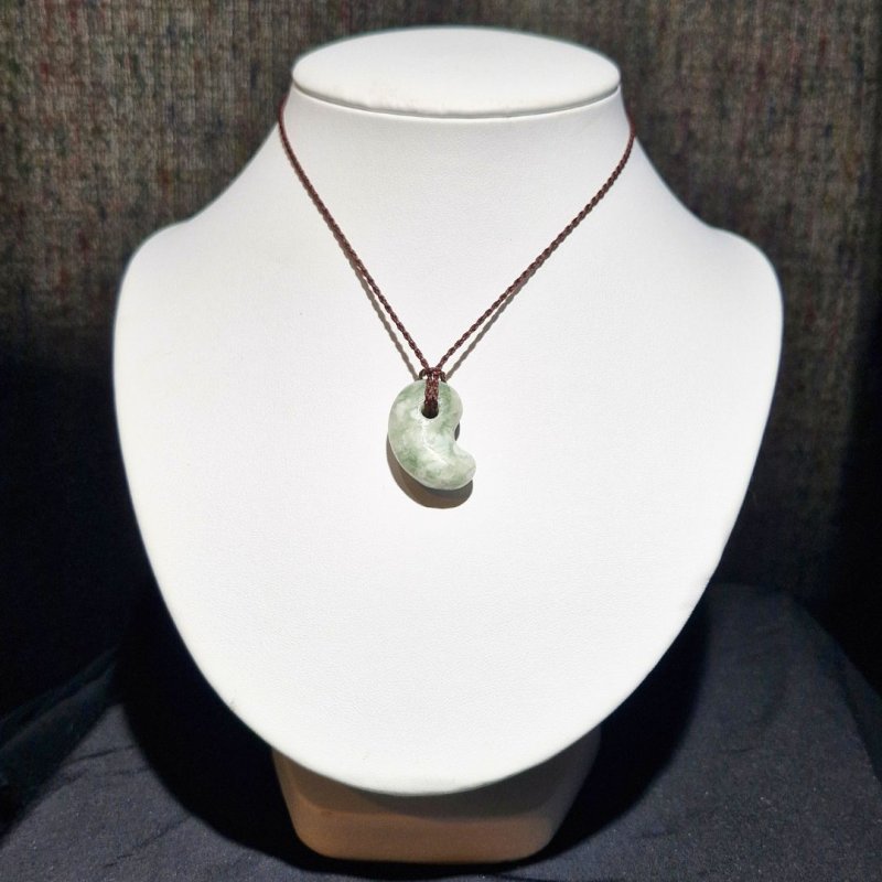 画像5: ☆11/05UP☆国石！幻の糸魚川翡翠：国内採取、国内勾玉研磨店長保証：美しい翡翠の勾玉です：今では採取困難：蒼穹ノ護（Sōkyū no Mamori (5)