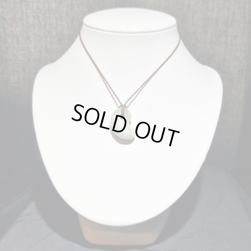 画像5: ☆11/05UP☆国石！幻の糸魚川翡翠：国内採取、国内勾玉研磨店長保証：美しい翡翠の勾玉です：今では採取困難：蒼穹ノ護（Sōkyū no Mamori (5)