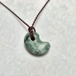 画像4: ☆11/05UP☆国石！幻の糸魚川翡翠：国内採取、国内勾玉研磨店長保証：美しい翡翠の勾玉です：今では採取困難：翠霞（Suika） (4)