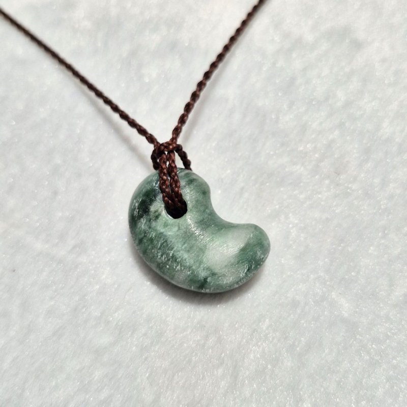 画像4: ☆11/05UP☆国石！幻の糸魚川翡翠：国内採取、国内勾玉研磨店長保証：美しい翡翠の勾玉です：今では採取困難：翠霞（Suika） (4)