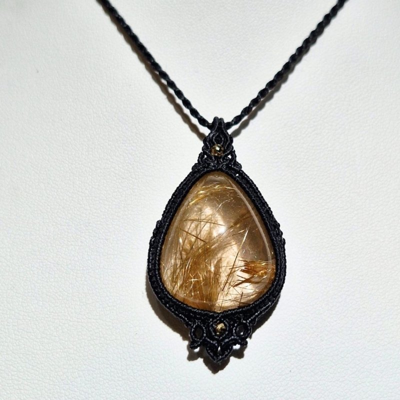 画像1: ☆11/05UP☆先生作品マイクロマクラメジュエリー：ブラジル産ゴールドルチルクォーツ！金の針金が水晶の中に：美しい金の結晶：Aurora Whisper（オーロラのささやき） (1)