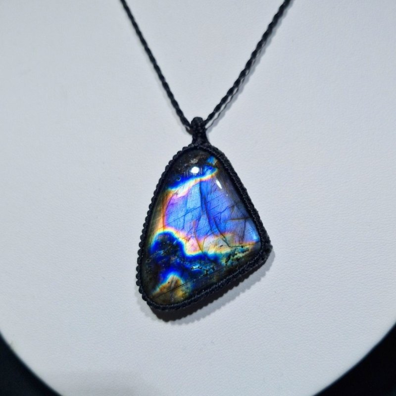 画像1: ☆11/05UP☆ナチュラルカラフル！レインボー＆ディープブルーラブラドライトシリーズ：美しい古代の記憶の残るAAAハイクオリティ天然ラブラドライト：Traveler’s Talisman（旅人の護り） (1)