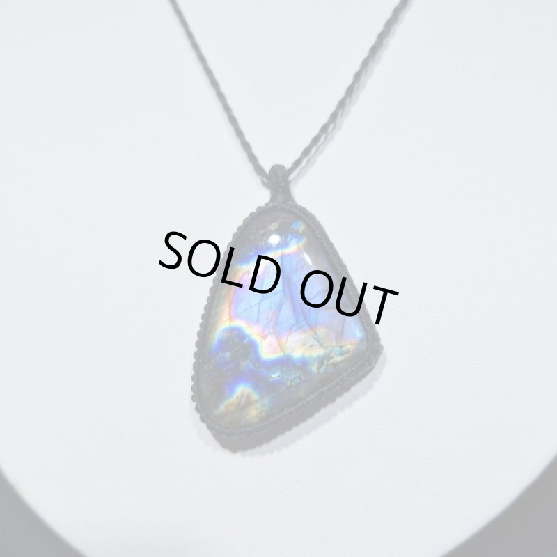 画像1: ☆11/05UP☆ナチュラルカラフル！レインボー＆ディープブルーラブラドライトシリーズ：美しい古代の記憶の残るAAAハイクオリティ天然ラブラドライト：Traveler’s Talisman（旅人の護り） (1)