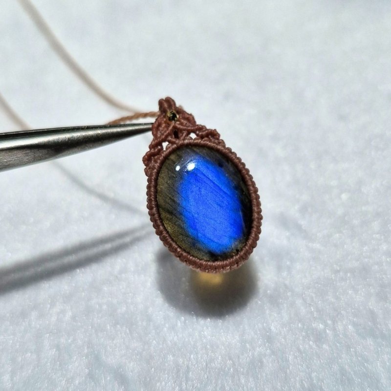 画像1: ☆11/05UP☆先生作品：ハクオリティラブラドライト：マイクロマクラメジュエリーシリーズ：満月の世界へ:神聖なる世界：蒼影（そうえい） (1)