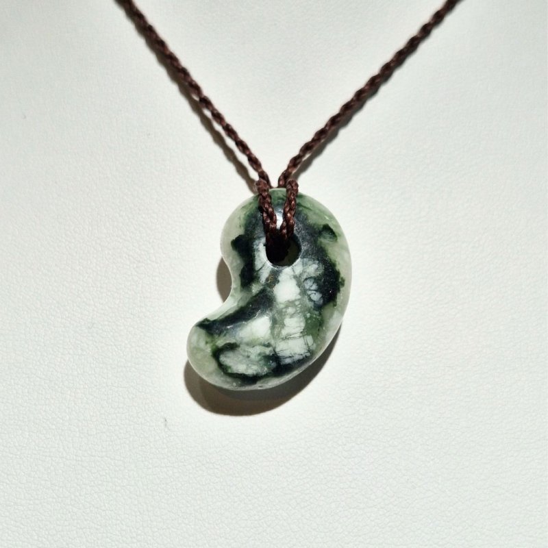 画像3: ☆11/05UP☆国石！幻の糸魚川翡翠：国内採取、国内勾玉研磨店長保証：美しい翡翠の勾玉です：今では採取困難：蒼穹ノ護（Sōkyū no Mamori (3)