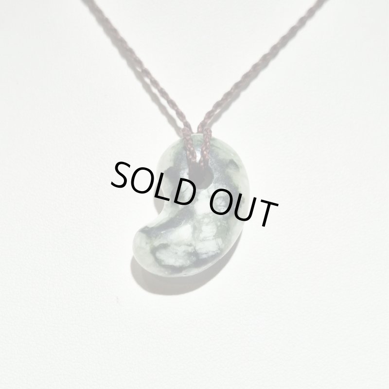 画像3: ☆11/05UP☆国石！幻の糸魚川翡翠：国内採取、国内勾玉研磨店長保証：美しい翡翠の勾玉です：今では採取困難：蒼穹ノ護（Sōkyū no Mamori (3)