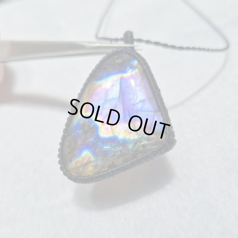 画像4: ☆11/05UP☆ナチュラルカラフル！レインボー＆ディープブルーラブラドライトシリーズ：美しい古代の記憶の残るAAAハイクオリティ天然ラブラドライト：Traveler’s Talisman（旅人の護り） (4)