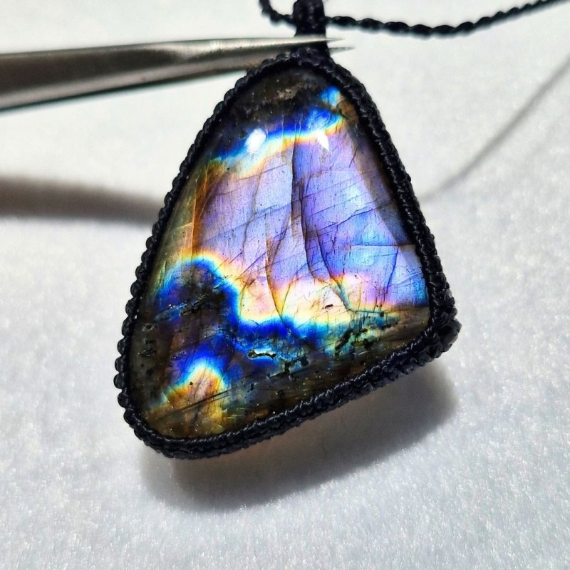 画像3: ☆11/05UP☆ナチュラルカラフル！レインボー＆ディープブルーラブラドライトシリーズ：美しい古代の記憶の残るAAAハイクオリティ天然ラブラドライト：Traveler’s Talisman（旅人の護り） (3)