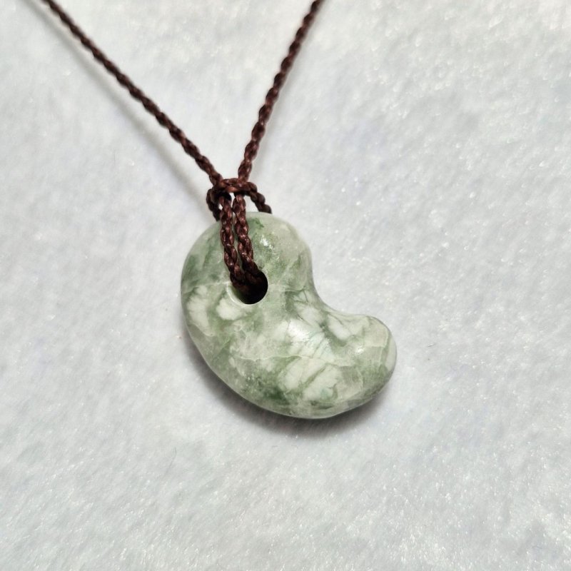 画像2: ☆11/05UP☆国石！幻の糸魚川翡翠：国内採取、国内勾玉研磨店長保証：美しい翡翠の勾玉です：今では採取困難：蒼穹ノ護（Sōkyū no Mamori (2)