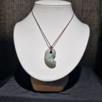 画像5: ☆11/05UP☆国石！幻の糸魚川翡翠：国内採取、国内勾玉研磨店長保証：美しい翡翠の勾玉です：今では採取困難：黎明の石（Reimei no Ishi） (5)