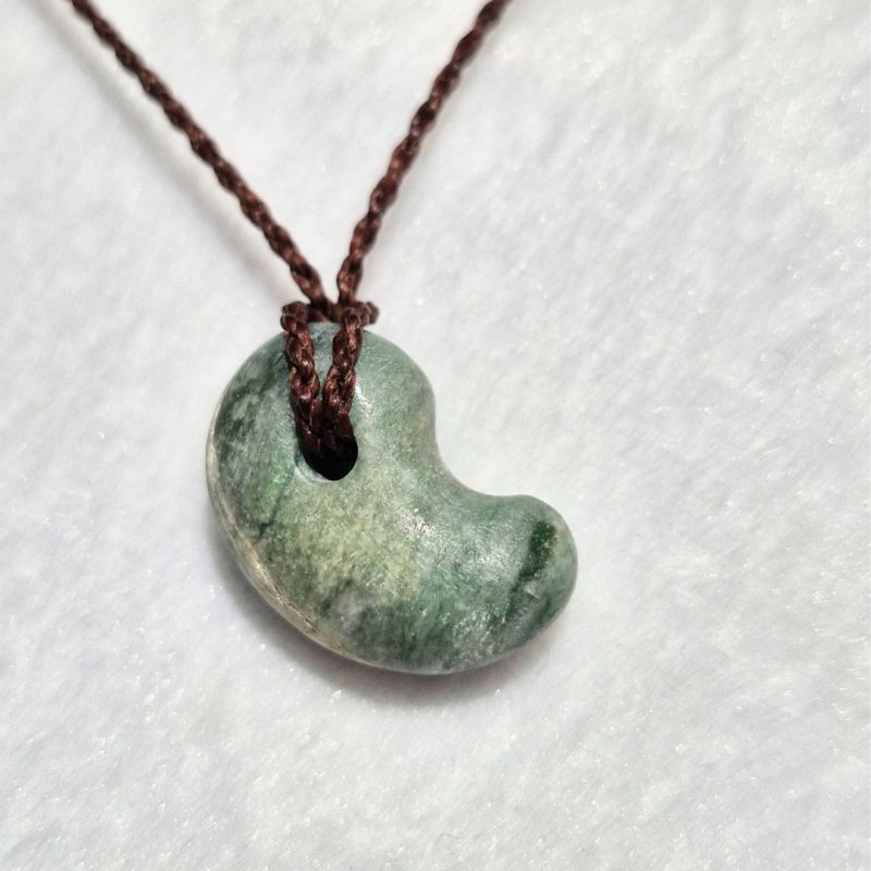 画像5: ☆11/05UP☆国石！幻の糸魚川翡翠：国内採取、国内勾玉研磨店長保証：美しい翡翠の勾玉です：今では採取困難：風ノ勾玉（Kaze no Magatama） (5)