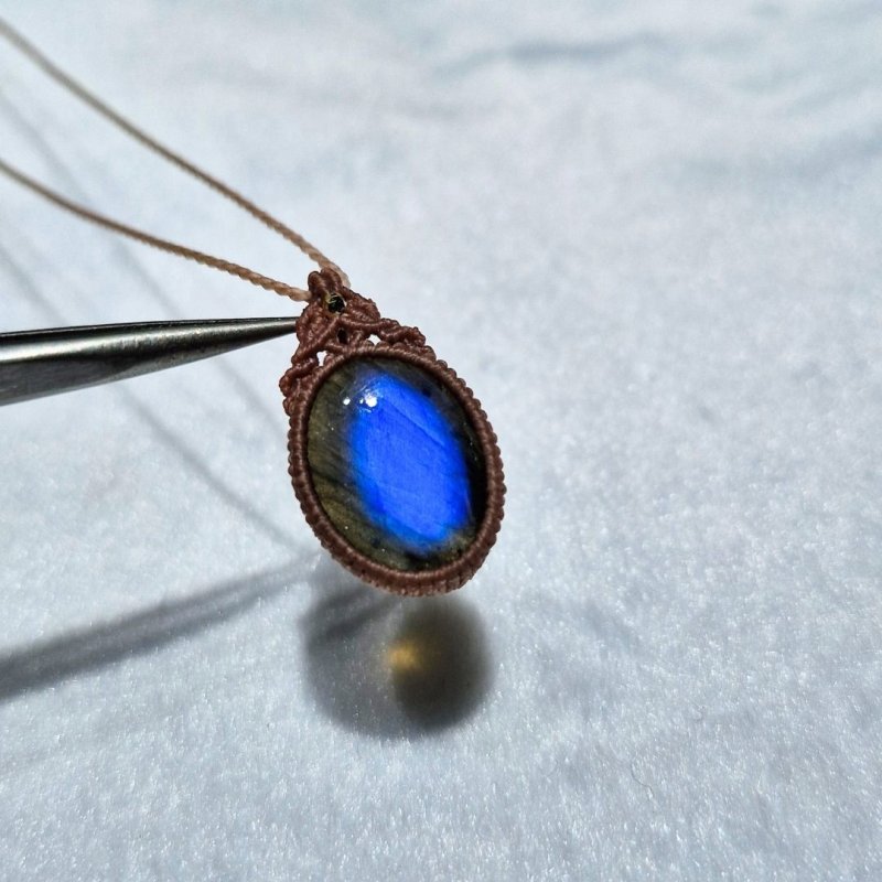 画像2: ☆11/05UP☆先生作品：ハクオリティラブラドライト：マイクロマクラメジュエリーシリーズ：満月の世界へ:神聖なる世界：蒼影（そうえい） (2)