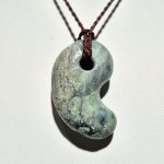 画像2: ☆11/05UP☆国石！幻の糸魚川翡翠：国内採取、国内勾玉研磨店長保証：美しい翡翠の勾玉です：今では採取困難：黎明の石（Reimei no Ishi） (2)