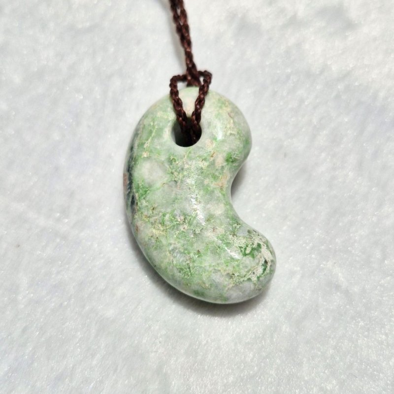 画像5: ☆11/05UP☆国石！幻の糸魚川翡翠：国内採取、国内勾玉研磨店長保証：美しい翡翠の勾玉です：今では採取困難：翡翠峡（Hisui-kyō） (5)