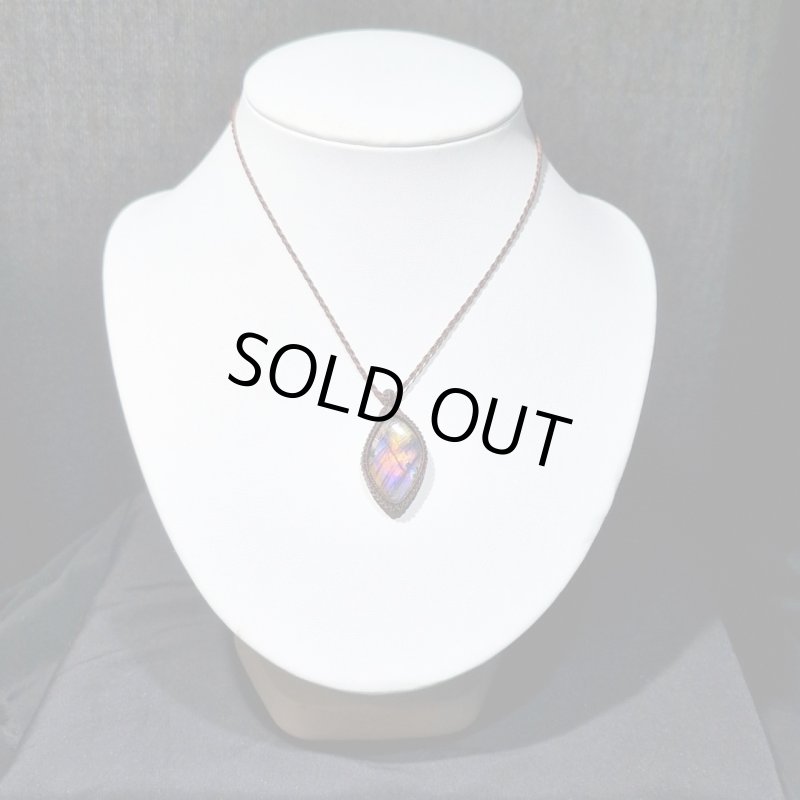 画像2: ☆11/05UP☆ナチュラルカラフル！レインボー＆ディープブルーラブラドライトシリーズ：美しい古代の記憶の残るハイクオリティ天然ラブラドライト：Rosé Mist（ロゼ・ミスト） (2)