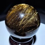 画像4: ☆12/03UP☆月のかけら史上最高峰：ゴールドスモーキールチルクォーツ；コレクションピースを大放出：丸玉加工：金の流星：漆黒の守り（しっこくのまもり） (4)