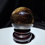 画像6: ☆12/03UP☆月のかけら史上最高峰：ゴールドスモーキールチルクォーツ；コレクションピースを大放出：丸玉加工：金の流星：漆黒の守り（しっこくのまもり） (6)