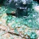 画像1: ☆12/03UP☆美しい蛍光フローライト；中国四川産；天然の紫、緑、クリアからできる美しい結晶：地球の作り出した色：Clarity Leaf（クラリティ・リーフ） (1)