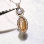 画像3: ☆11/05UP☆先生作品マイクロマクラメジュエリー：ブラジル産ゴールドルチルクォーツ×超ハイクオリティスターサファイヤ！金の針金が水晶の中に：美しい金の結晶：Lightweaver Charm（ライトウィーバー・チャーム） (3)