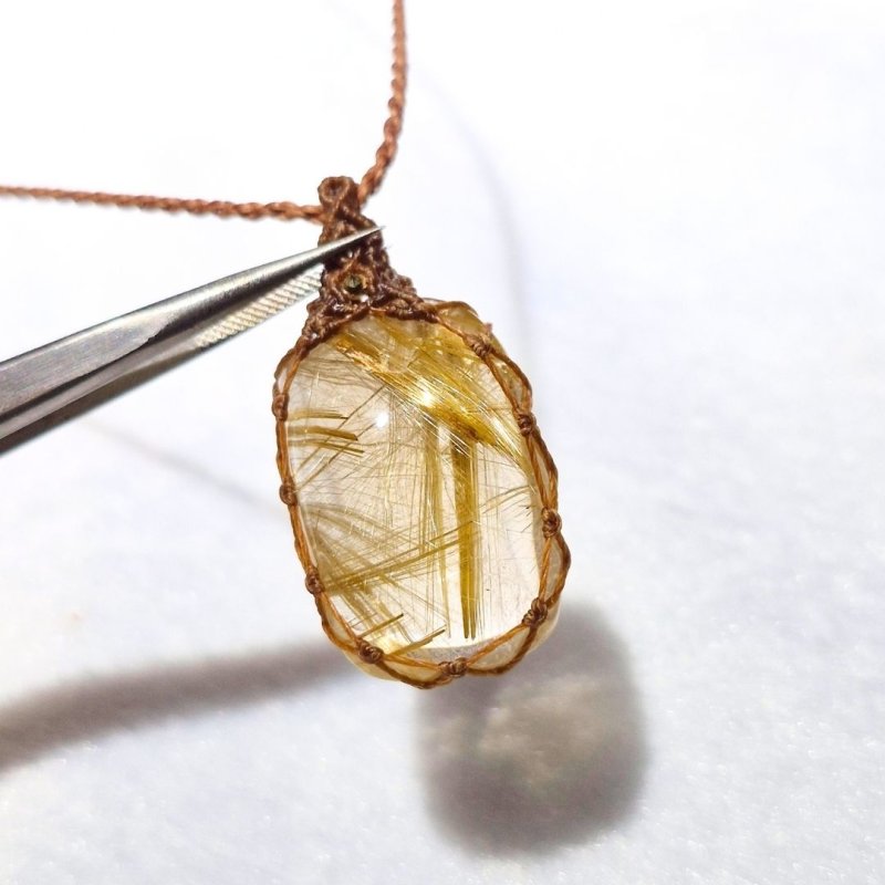 画像2: ☆11/05UP☆先生作品マイクロマクラメジュエリー：ブラジル産ゴールドルチルクォーツ！金の針金が水晶の中に：美しい金の結晶：Golden Ray Talisman（ゴールデンレイ・タリスマン） (2)