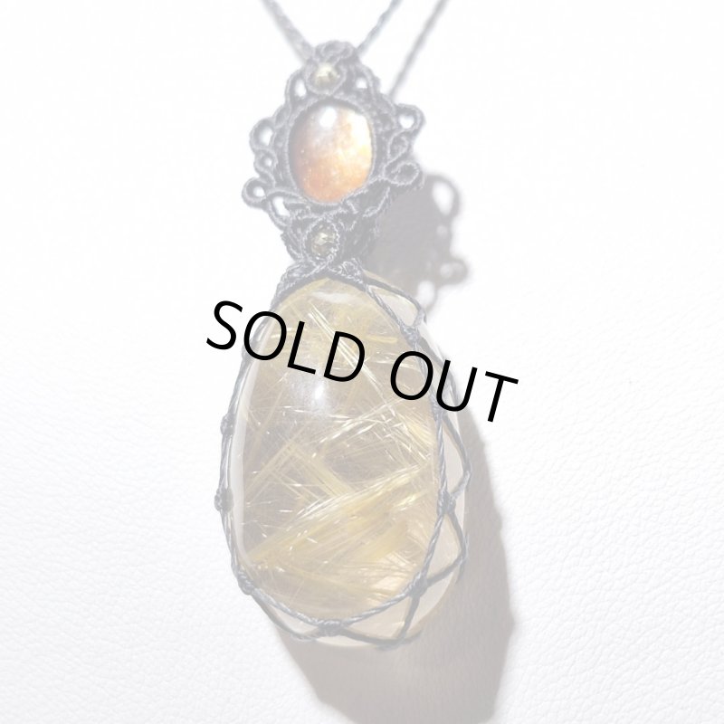 画像4: ☆11/05UP☆先生作品マイクロマクラメジュエリー：ブラジル産ゴールドルチルクォーツ！金の針金が水晶の中に：美しい金の結晶：Sun Threads Amulet（サンスレッズ・アミュレット） (4)