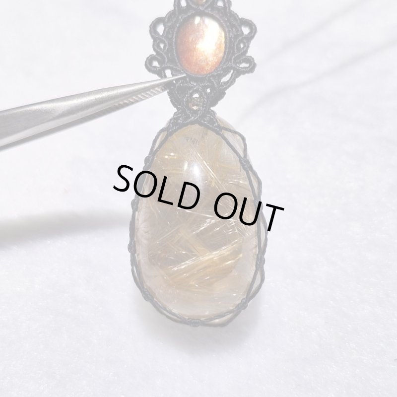 画像5: ☆11/05UP☆先生作品マイクロマクラメジュエリー：ブラジル産ゴールドルチルクォーツ！金の針金が水晶の中に：美しい金の結晶：Sun Threads Amulet（サンスレッズ・アミュレット） (5)