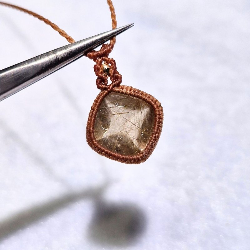 画像1: ☆12/04UP☆ブラジル産ゴールドルチルクォーツ！金の針金が水晶の中に：美しい金の結晶：Golden Oracle Stone（ゴールデンオラクル・ストーン） (1)