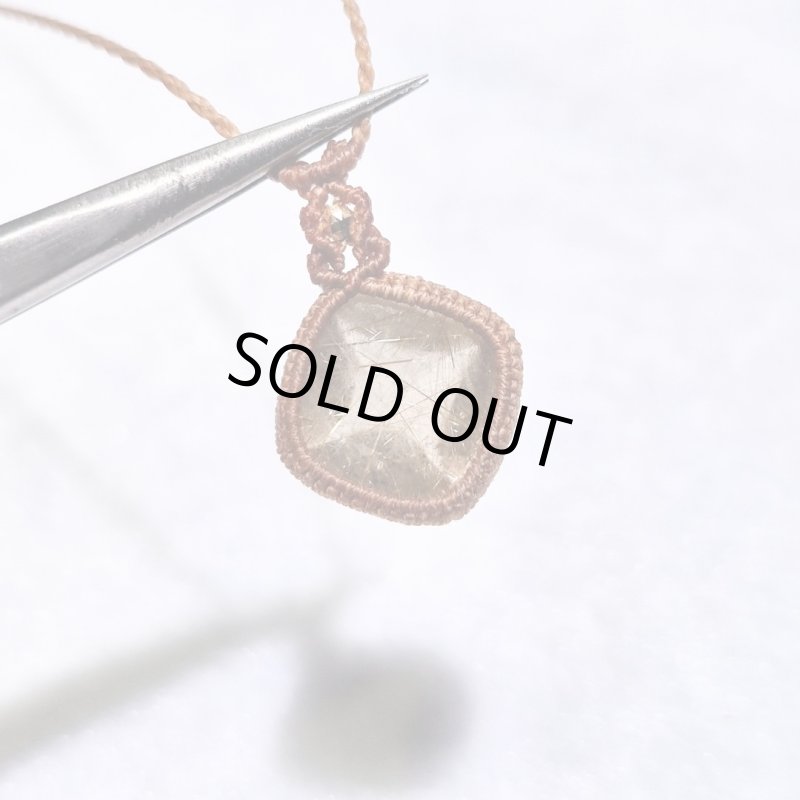 画像1: ☆12/04UP☆ブラジル産ゴールドルチルクォーツ！金の針金が水晶の中に：美しい金の結晶：Golden Oracle Stone（ゴールデンオラクル・ストーン） (1)