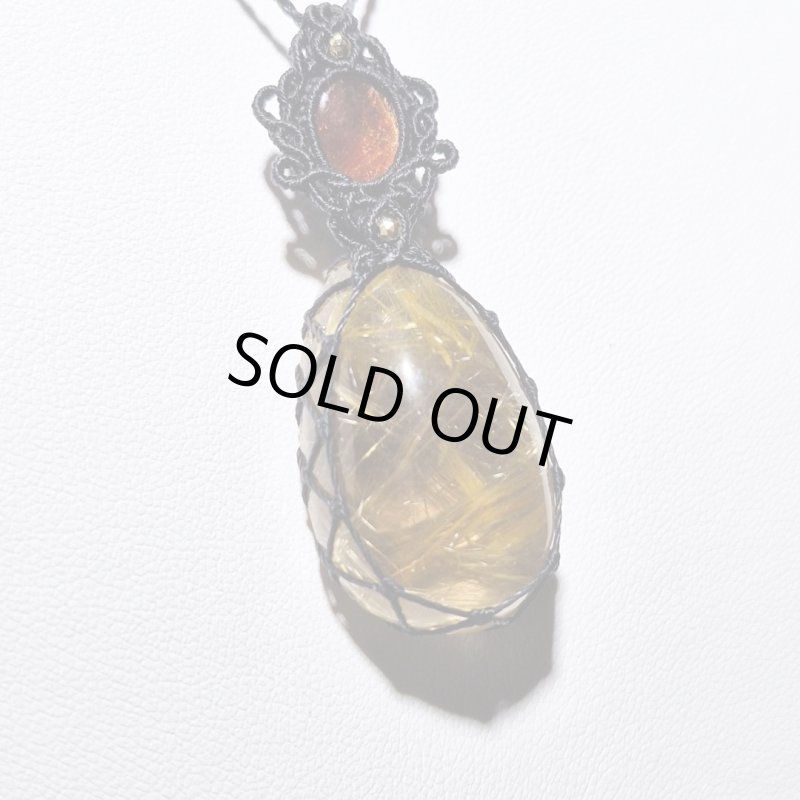 画像3: ☆11/05UP☆先生作品マイクロマクラメジュエリー：ブラジル産ゴールドルチルクォーツ！金の針金が水晶の中に：美しい金の結晶：Sun Threads Amulet（サンスレッズ・アミュレット） (3)