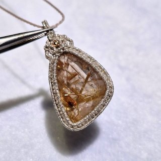 水晶(レインボー,ガーデン,クォーツイン,ルチル,プラチナ) - 月のかけら