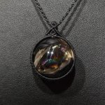 画像3: 天然アイリススモーキークォーツ：魔よけの最高峰：虹の屈折の出る奇跡のピース：奇跡の虹入り：Fortuna Aurea（フォルトゥナ・アウレア） (3)