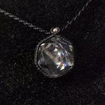 画像2: Rainbow Hexagon Quartz  光を受けるたび、水晶の内側から虹色の輝きが現れるレインボークォーツ。：天から落ちた光 — Fallen Light (2)